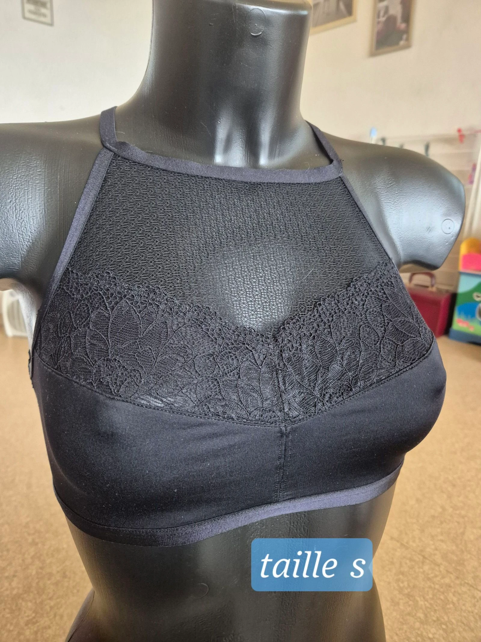 Brassiere taille s jamais portée